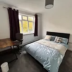 Park Street Accomodation, Room 3